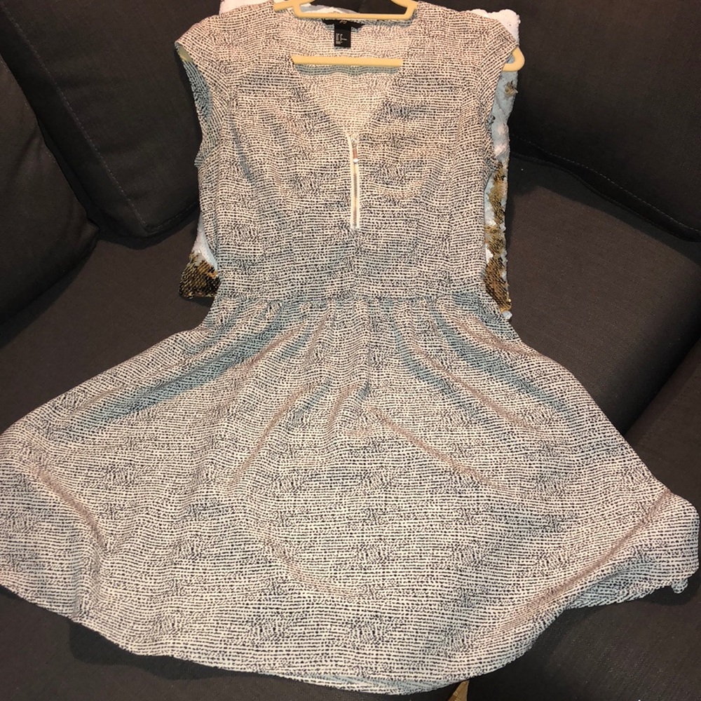 Black and white dress with zipper